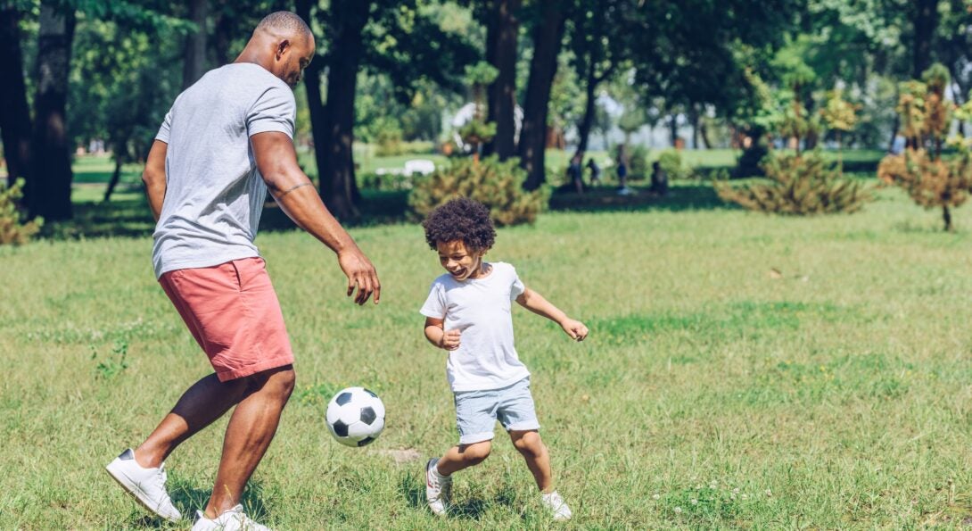 Dad son soccer